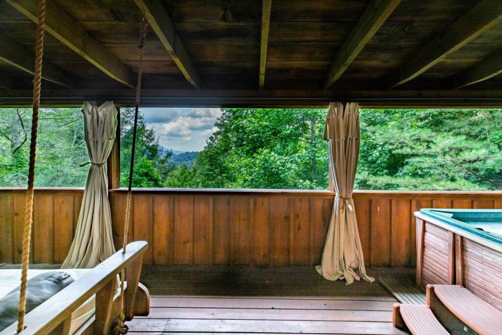 Nice View Fireplace, Hot Tub, Porch Bed, Private Sevierville Εξωτερικό φωτογραφία