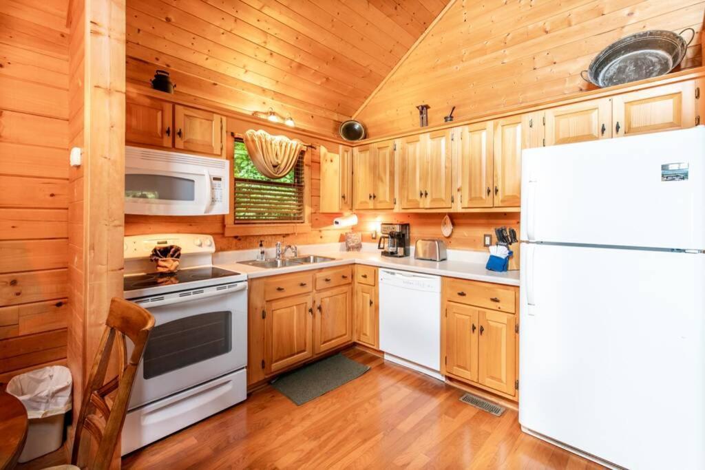Nice View Fireplace, Hot Tub, Porch Bed, Private Sevierville Εξωτερικό φωτογραφία