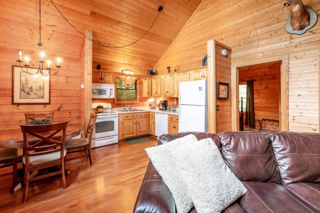 Nice View Fireplace, Hot Tub, Porch Bed, Private Sevierville Εξωτερικό φωτογραφία