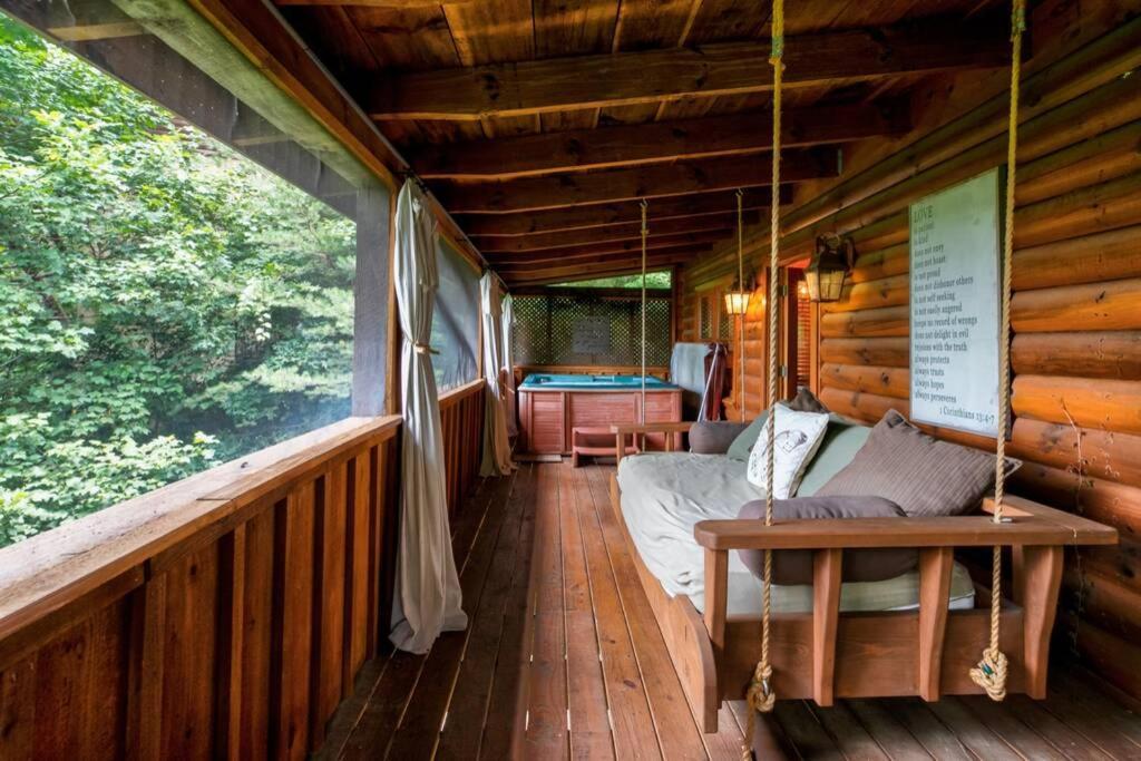 Nice View Fireplace, Hot Tub, Porch Bed, Private Sevierville Εξωτερικό φωτογραφία
