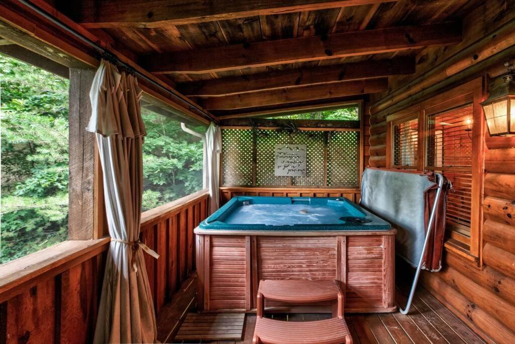Nice View Fireplace, Hot Tub, Porch Bed, Private Sevierville Εξωτερικό φωτογραφία